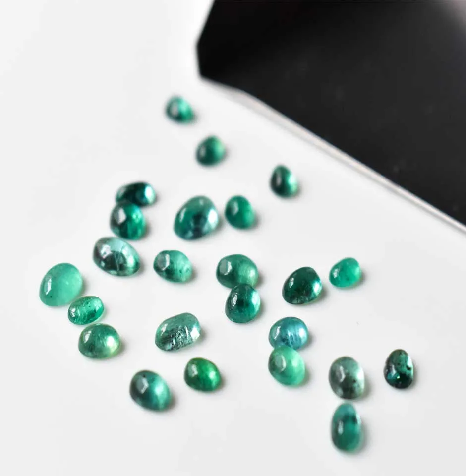 imgi_3_small_oval_emerald_cabochon_botam_1664255327