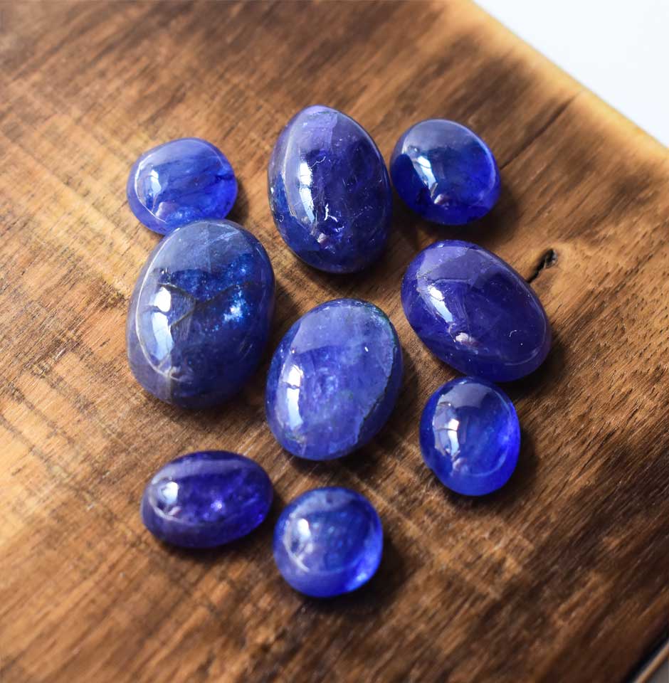 oval_shape_tanzanite_cabochonstop_1664356054