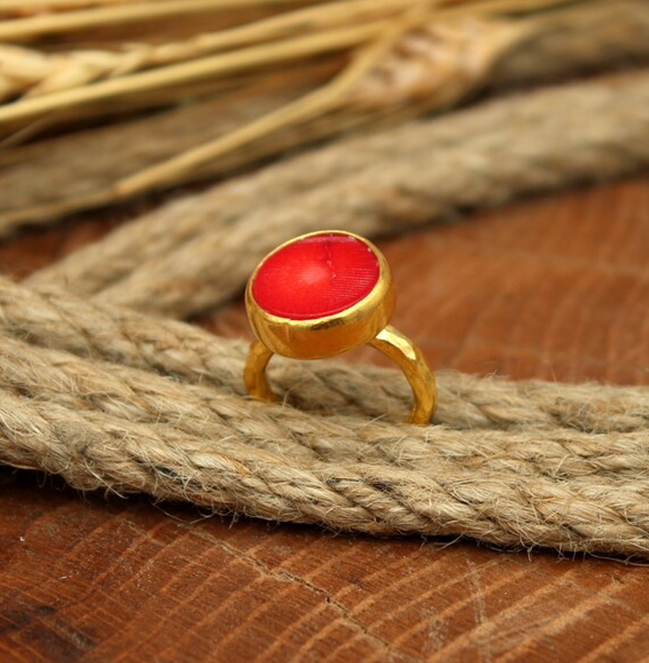 18 k Gold Coral Gemstone Ring